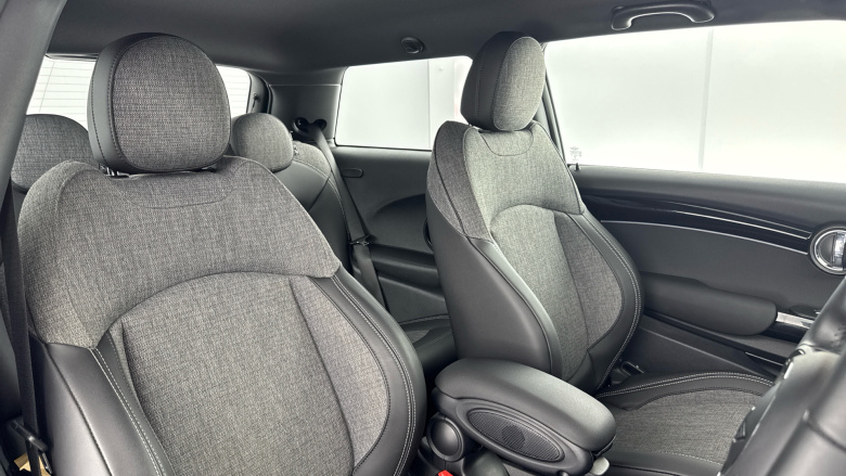 MINI Hatchback 135kW Cooper S Level 2 33kWh 3dr Auto Electric Hatchback